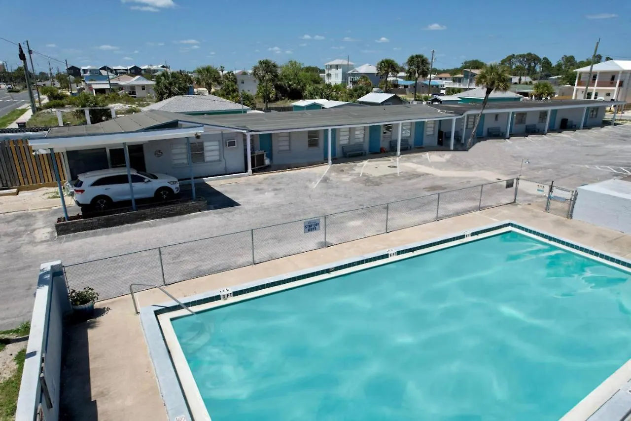*Happy Place* Renovated Studio Pool & Beach Access Panama City Beach