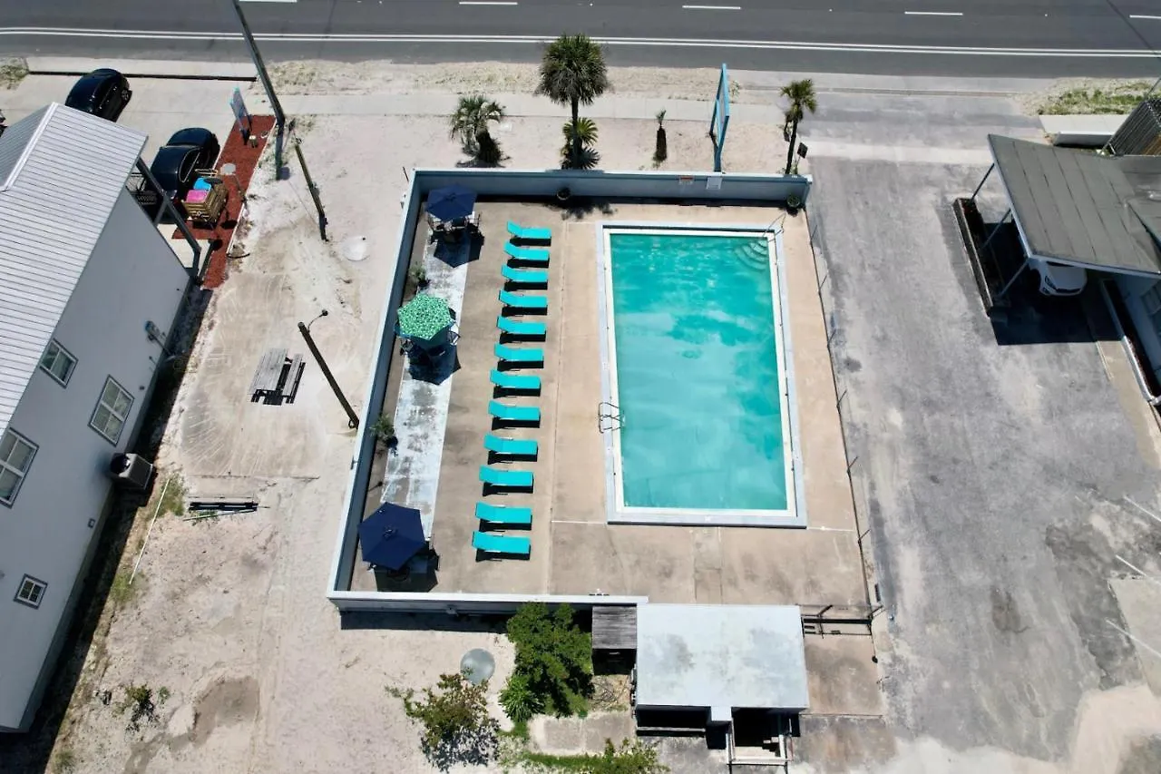 *Happy Place* Renovated Studio Pool & Beach Access Panama City Beach